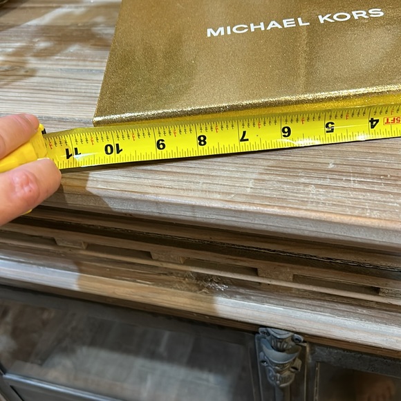NEW Michael Kors gold box. Fits an envelope wristlet or wallet - Picture 6 of 7